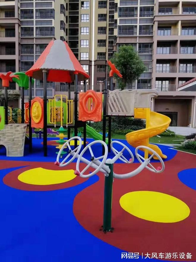 广西南宁供应幼儿园体能拓展训练行走组合秋千攀爬南宁大风车厂家